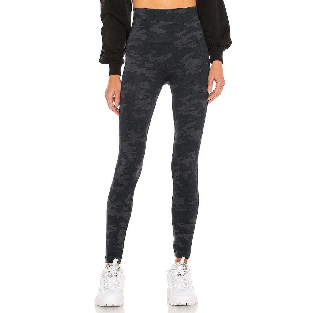 Spanx "Look At Me Now" Seamless Leggings‎ Size L Large Camouflage Slimming